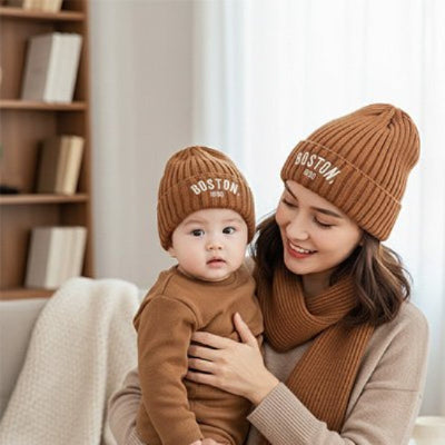 Bonnet bebe avec maman assortie avec le meme bonnet marron BostonCool™.