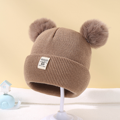 Bonnet bebe ultra doux à pompoms brun.
