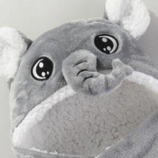 Le capuchon en forme de tête d'éléphant d'un nid d'ange gris.